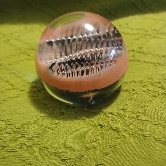 Vintage Robert Burch paperweight - Picture 2 of 2